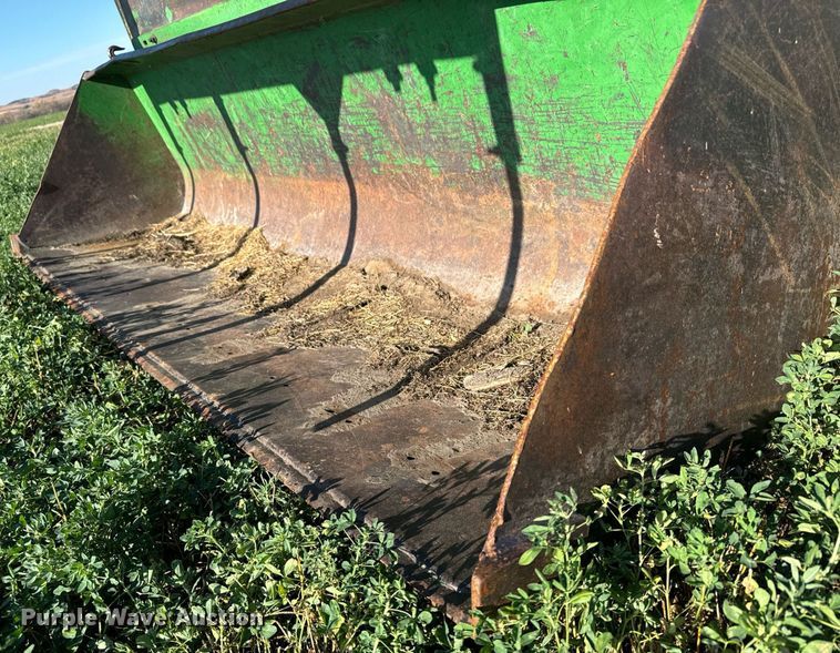 image for item DX3718 1983 John Deere 2950 MFWD tractor