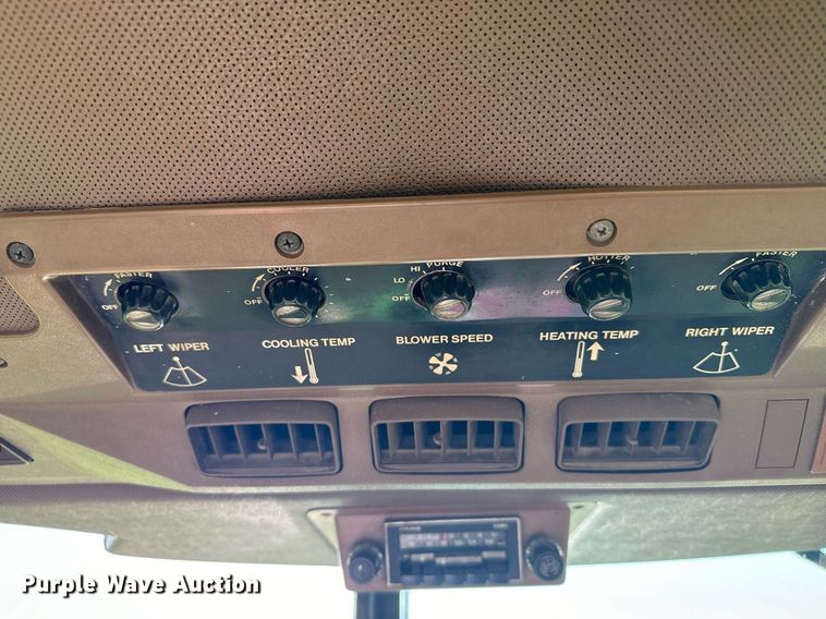 image for item DX3718 1983 John Deere 2950 MFWD tractor