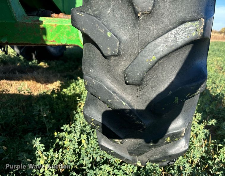 image for item DX3718 1983 John Deere 2950 MFWD tractor