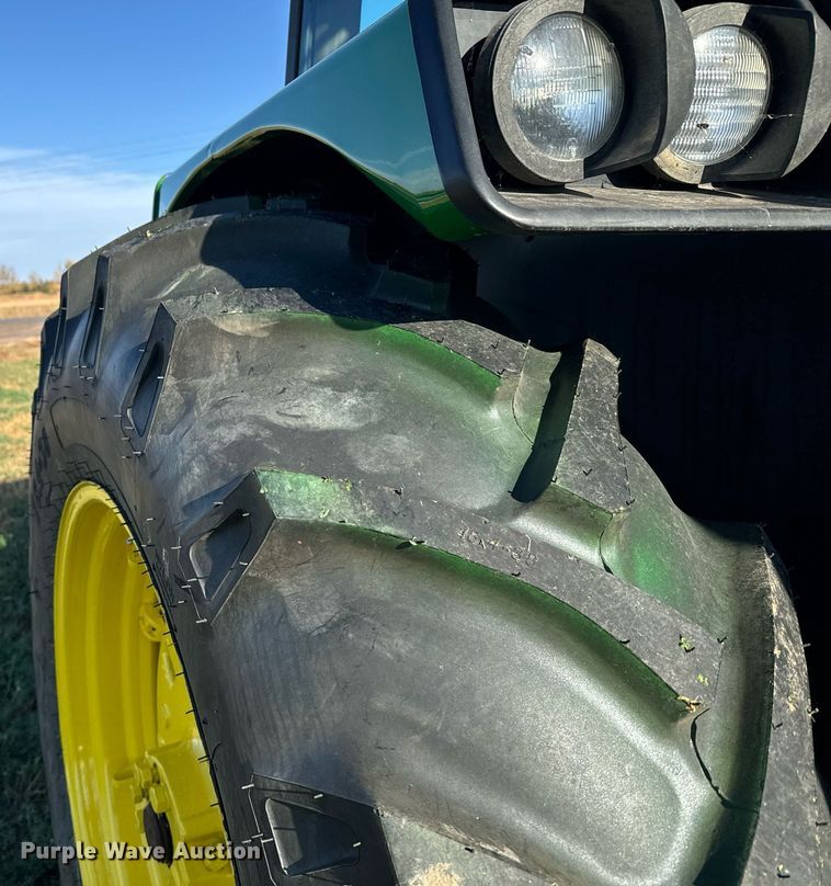 image for item DX3718 1983 John Deere 2950 MFWD tractor