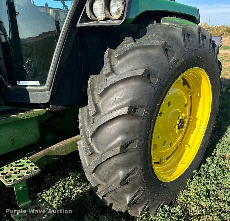 image for item DX3718 1983 John Deere 2950 MFWD tractor