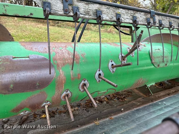 image for item EG6872 John Deere 220 rigid head