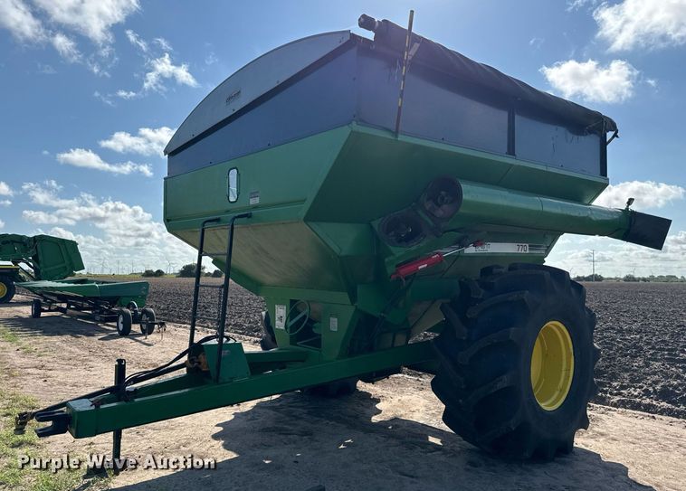 image for item EJ3190 Brent 770 grain cart