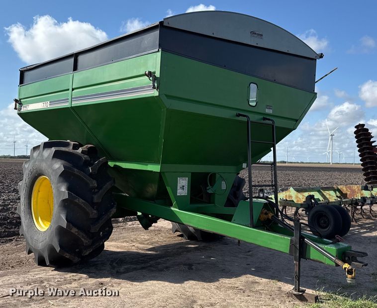 image for item EJ3190 Brent 770 grain cart