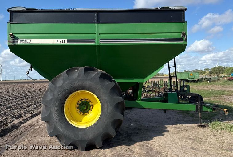image for item EJ3190 Brent 770 grain cart
