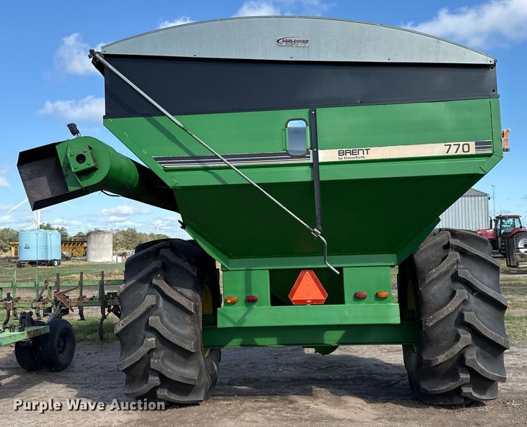 image for item EJ3190 Brent 770 grain cart