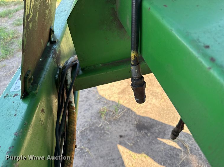 image for item EJ3190 Brent 770 grain cart