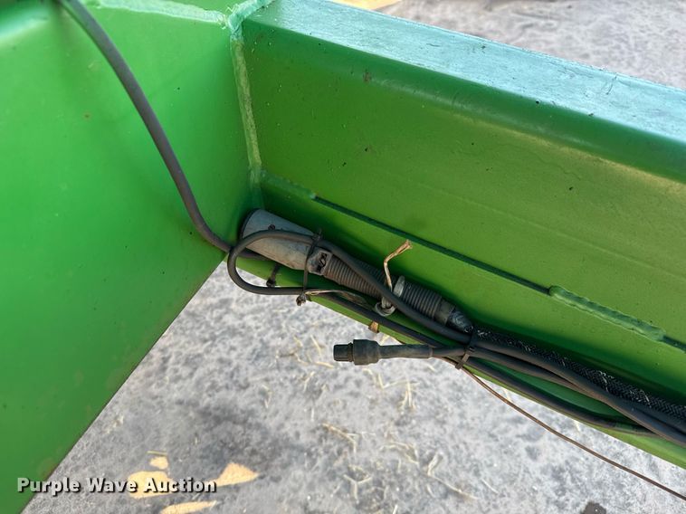 image for item EJ3190 Brent 770 grain cart