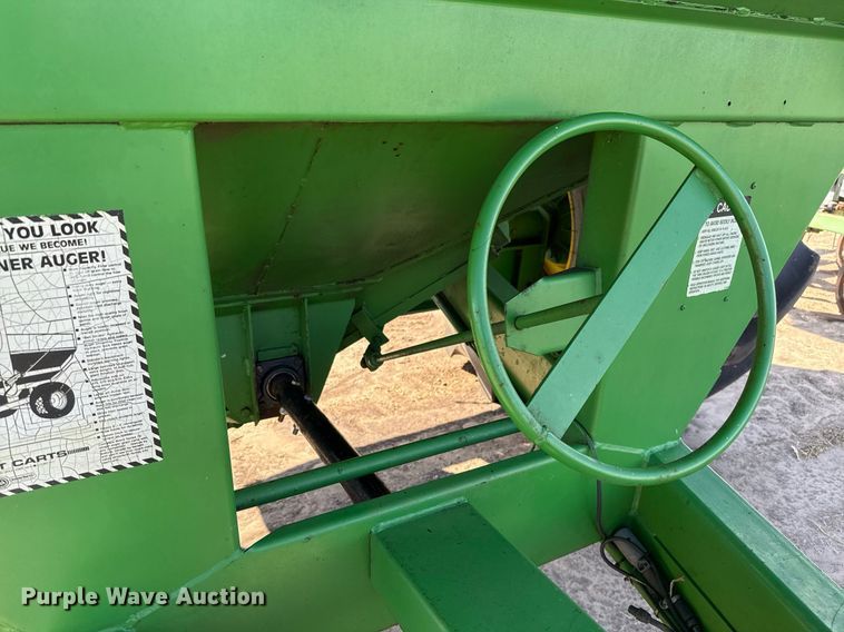 image for item EJ3190 Brent 770 grain cart