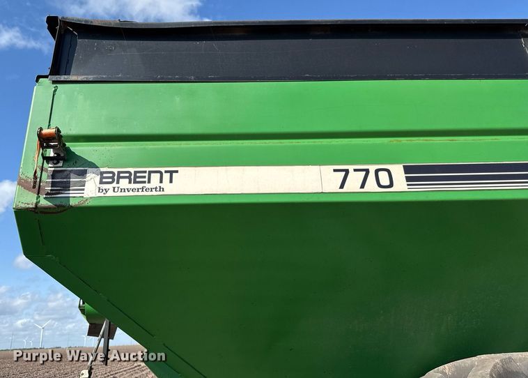 image for item EJ3190 Brent 770 grain cart
