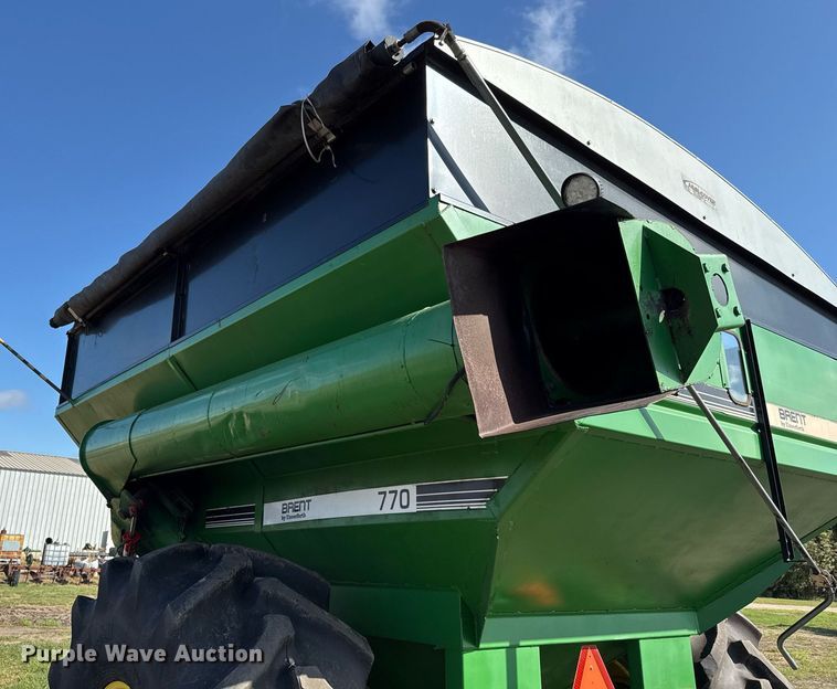 image for item EJ3190 Brent 770 grain cart