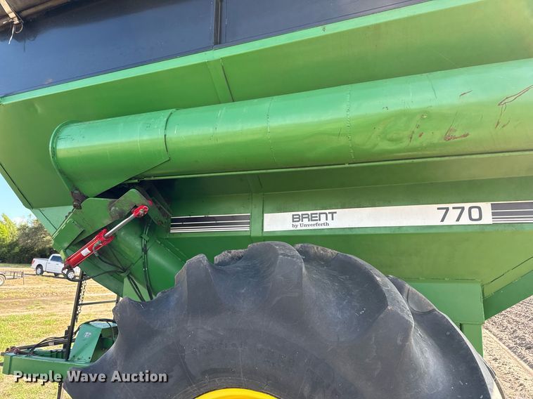 image for item EJ3190 Brent 770 grain cart