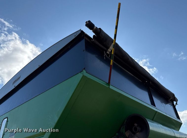 image for item EJ3190 Brent 770 grain cart