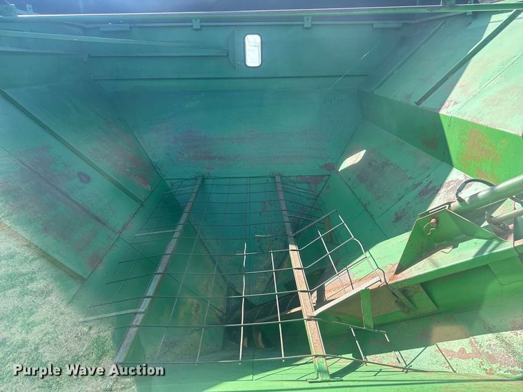 image for item EJ3190 Brent 770 grain cart