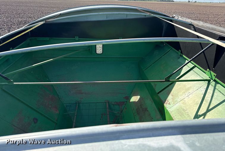 image for item EJ3190 Brent 770 grain cart