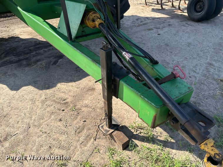 image for item EJ3190 Brent 770 grain cart