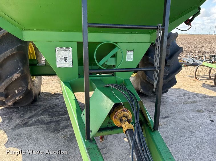 image for item EJ3190 Brent 770 grain cart