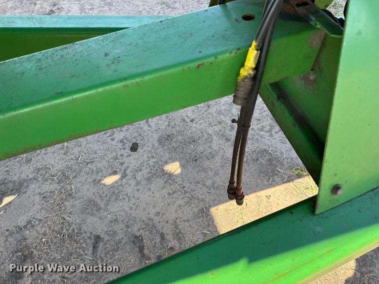 image for item EJ3190 Brent 770 grain cart