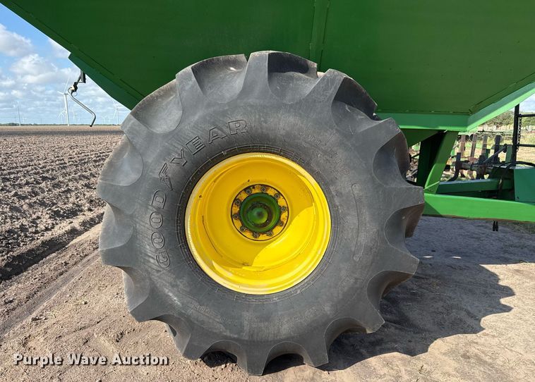 image for item EJ3190 Brent 770 grain cart