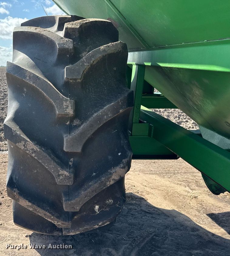 image for item EJ3190 Brent 770 grain cart