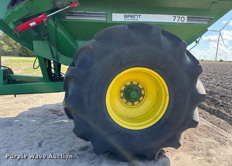 image for item EJ3190 Brent 770 grain cart