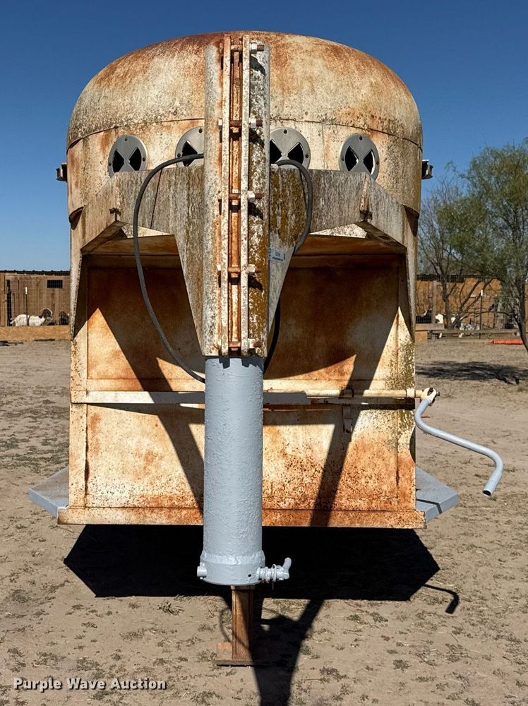 image for item EJ3195 Livestock trailer