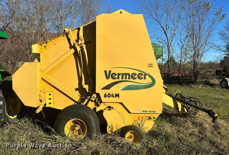 image for item EJ5093 2009 Vermeer 604M round baler