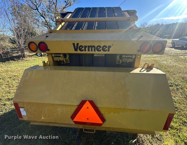 image for item EJ5093 2009 Vermeer 604M round baler