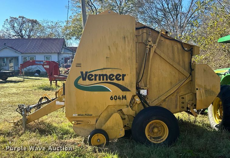 image for item EJ5093 2009 Vermeer 604M round baler