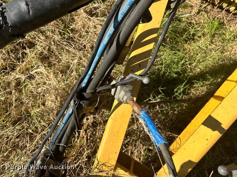 image for item EJ5093 2009 Vermeer 604M round baler