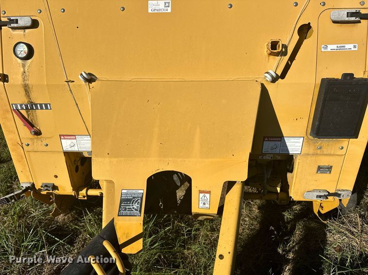 image for item EJ5093 2009 Vermeer 604M round baler