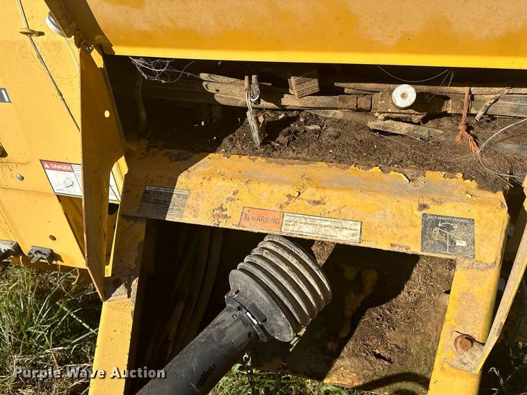 image for item EJ5093 2009 Vermeer 604M round baler