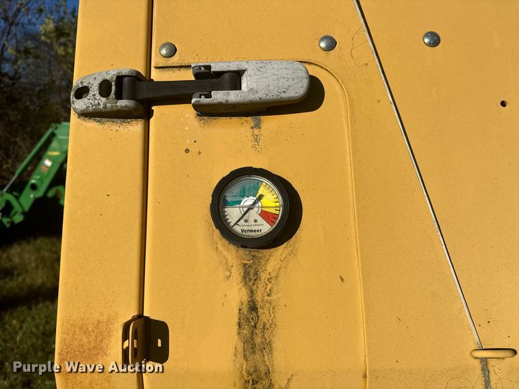 image for item EJ5093 2009 Vermeer 604M round baler