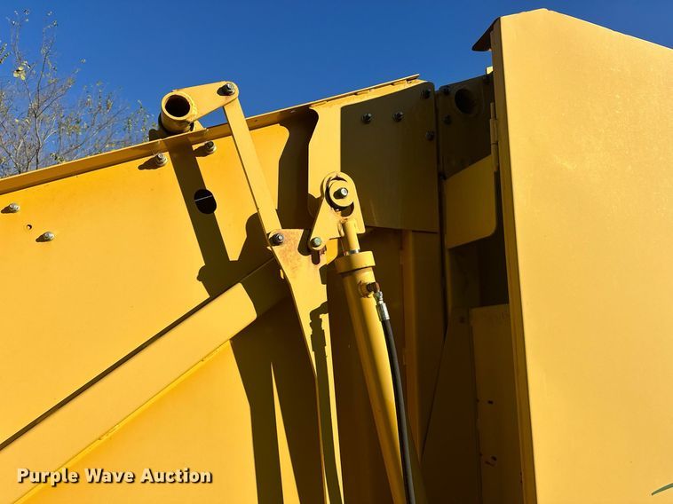 image for item EJ5093 2009 Vermeer 604M round baler