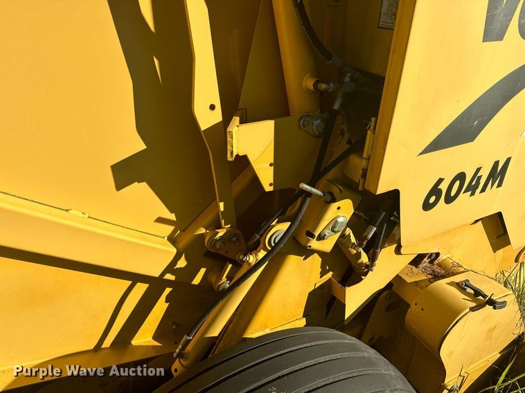 image for item EJ5093 2009 Vermeer 604M round baler