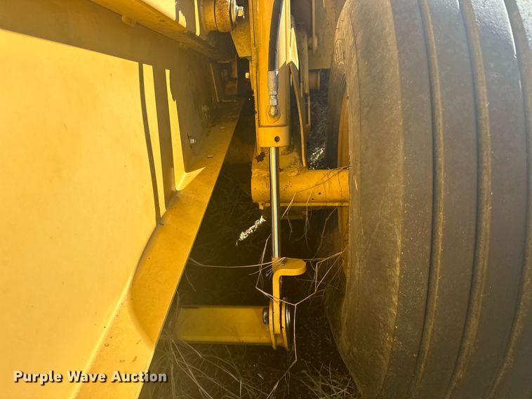 image for item EJ5093 2009 Vermeer 604M round baler