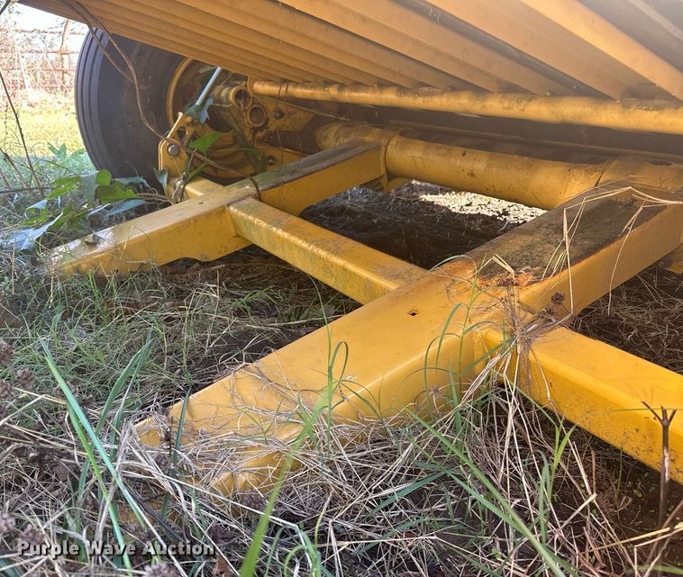 image for item EJ5093 2009 Vermeer 604M round baler