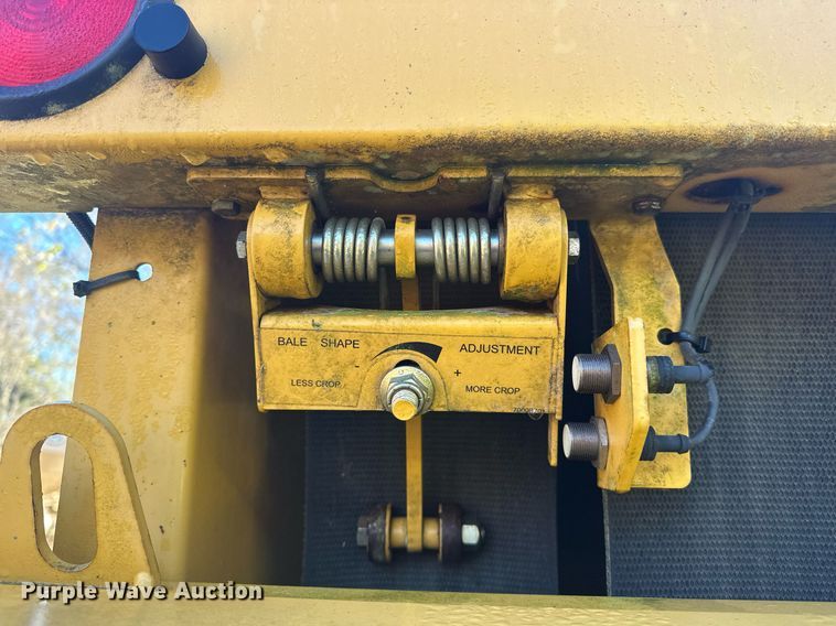 image for item EJ5093 2009 Vermeer 604M round baler