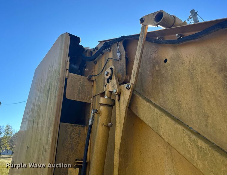 image for item EJ5093 2009 Vermeer 604M round baler