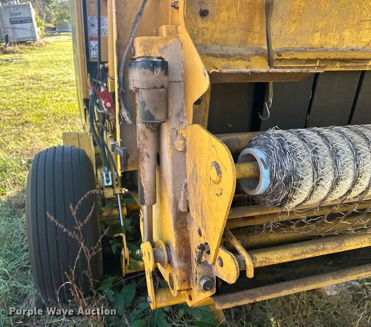 image for item EJ5093 2009 Vermeer 604M round baler