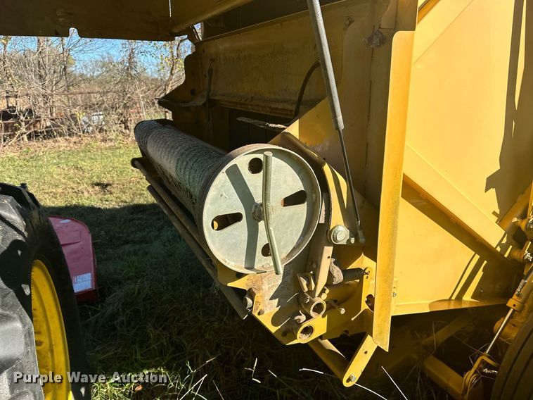 image for item EJ5093 2009 Vermeer 604M round baler
