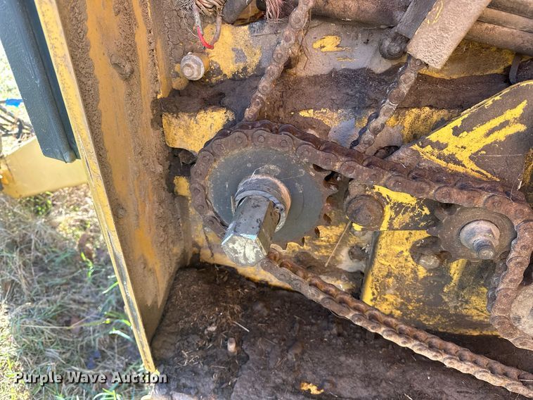 image for item EJ5093 2009 Vermeer 604M round baler