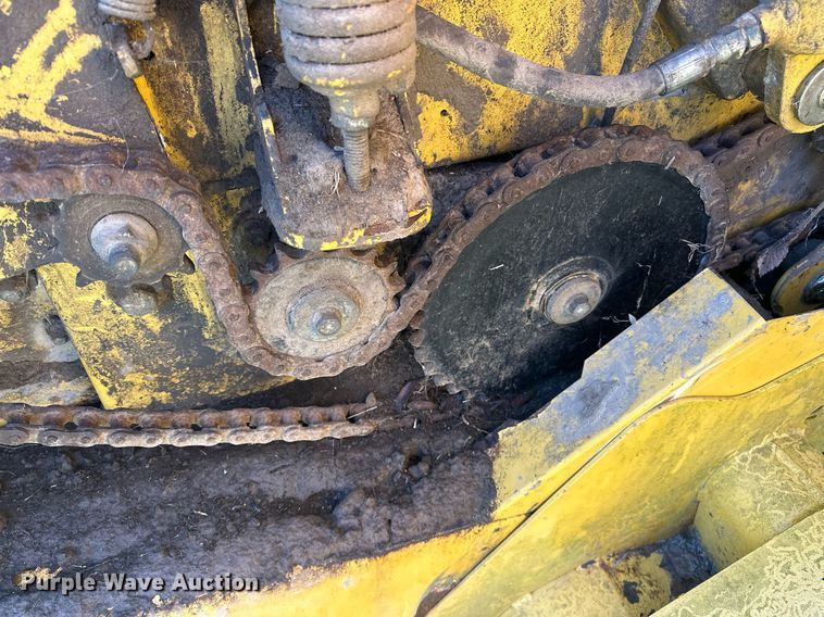 image for item EJ5093 2009 Vermeer 604M round baler