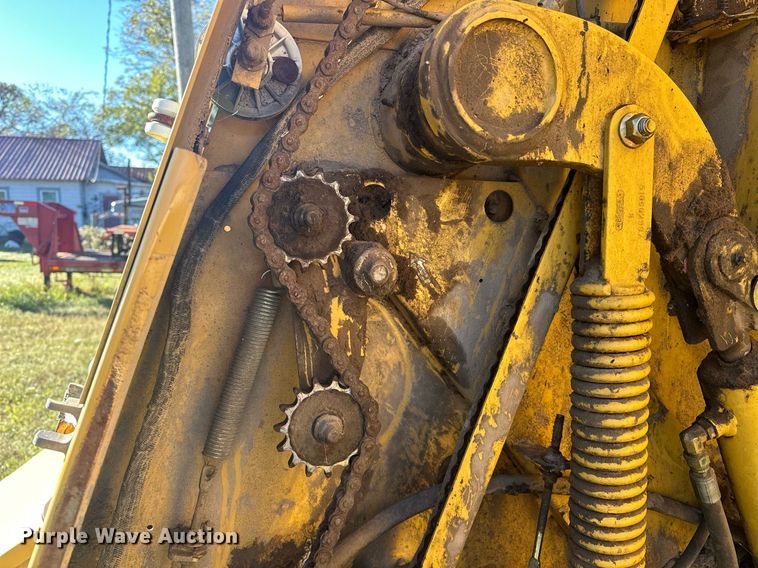 image for item EJ5093 2009 Vermeer 604M round baler