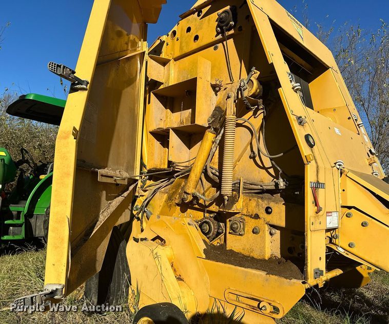 image for item EJ5093 2009 Vermeer 604M round baler