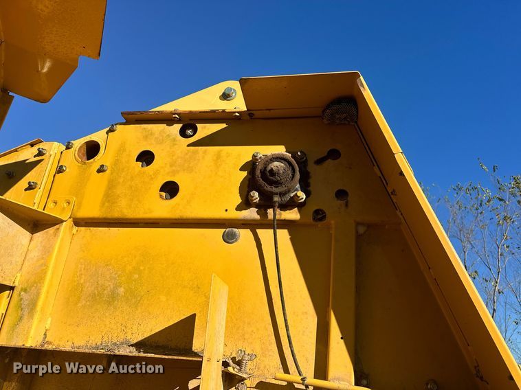 image for item EJ5093 2009 Vermeer 604M round baler