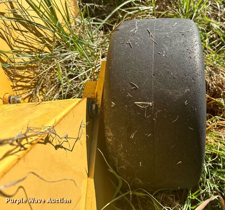 image for item EJ5093 2009 Vermeer 604M round baler