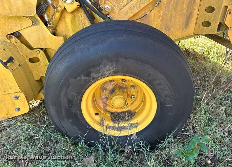 image for item EJ5093 2009 Vermeer 604M round baler