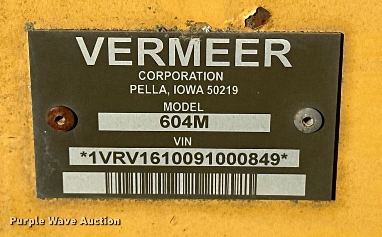 image for item EJ5093 2009 Vermeer 604M round baler