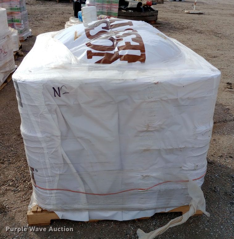 image for item EN8527 Approximately 48 Hesston Pro 2850-800 twine rolls